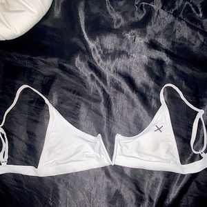 Boutine LA - V cut white top
